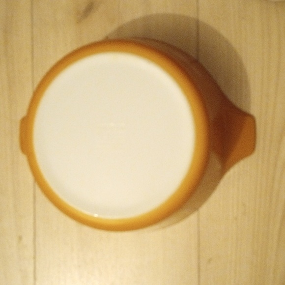 Vintage Pyrex 475-B Butterfly Gold Casserole Dish No Lid 2.5L - Great Condition! - Picture 4 of 6